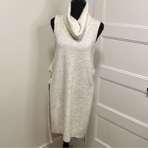 🎉 Sleeveless Turtleneck With Side Slits